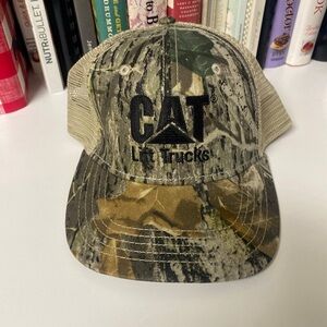 CAT Lift Truck(Wiese) Camo Mesh Snap Back trucker Hat